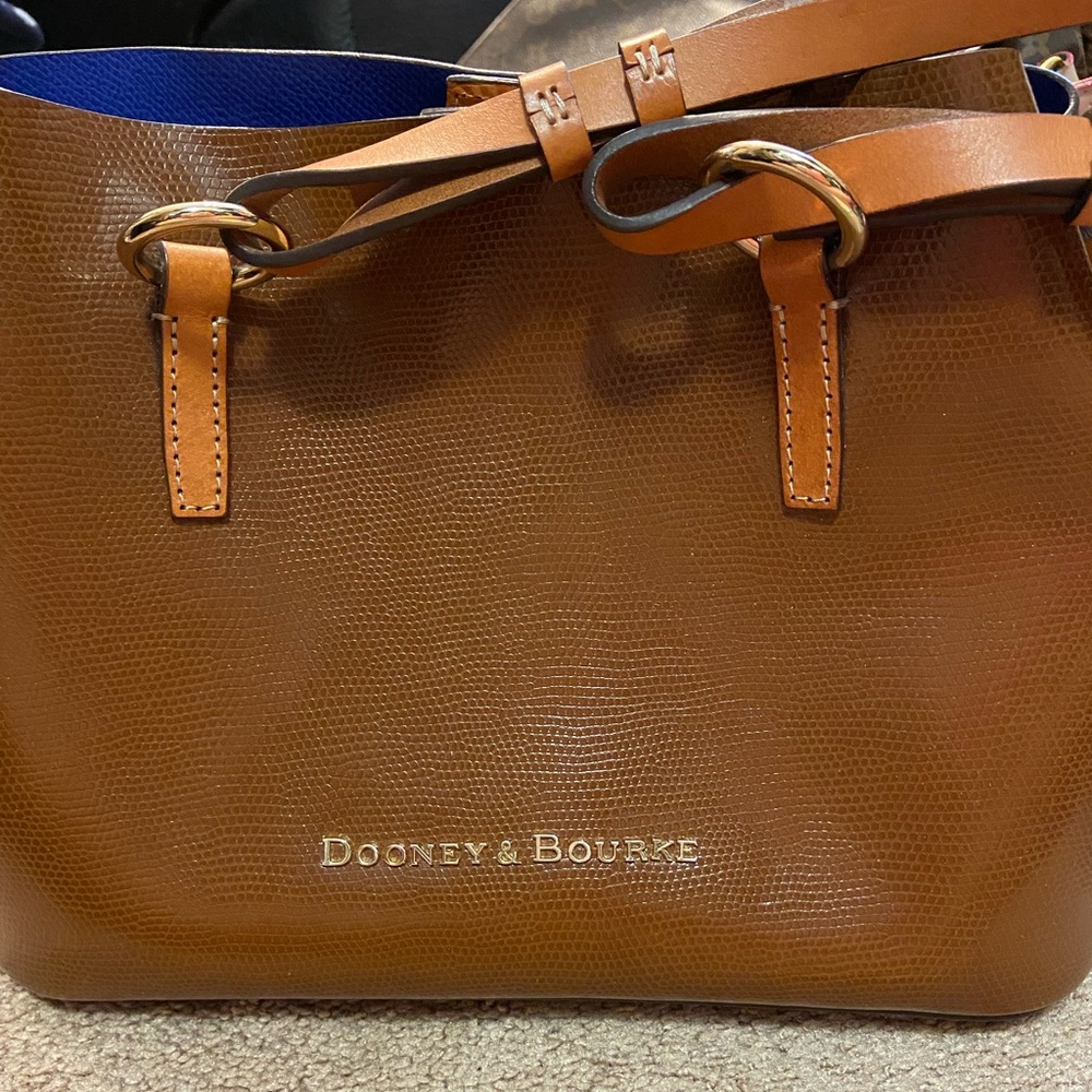 NWT Dooney and Bourke tan handbag 👜